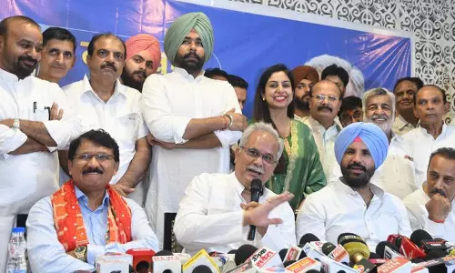 पंजाब कांग्रेस कार्यक्रम में गुटबाजी के संकेत, समर्थकों के बीच नारेबाजी से बढ़ा विवाद पंजाब कांग्रेस कार्यक्रम में गुटबाजी के संकेत, समर्थकों के बीच नारेबाजी से बढ़ा विवाद