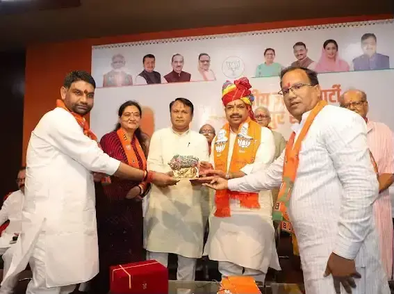 Jaipur: जयपुर में भाजपा ने कार्यकर्ताओं से हर घर तिरंगा अभियान जोड़ने की अपील की Jaipur: जयपुर में भाजपा ने कार्यकर्ताओं से हर घर तिरंगा अभियान जोड़ने की अपील की