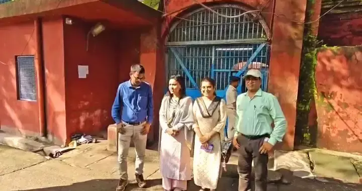 West Burdwan: कैदियों और परिजनों के बीच भावनात्मक जुड़ाव का बना अवसर West Burdwan: कैदियों और परिजनों के बीच भावनात्मक जुड़ाव का बना अवसर