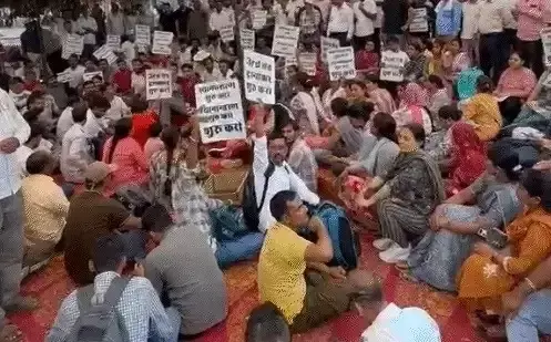 Jaipur: ग्रेड थर्ड शिक्षक आंदोलन समाप्त, अब वार्ता से होगा समाधान Jaipur: ग्रेड थर्ड शिक्षक आंदोलन समाप्त, अब वार्ता से होगा समाधान