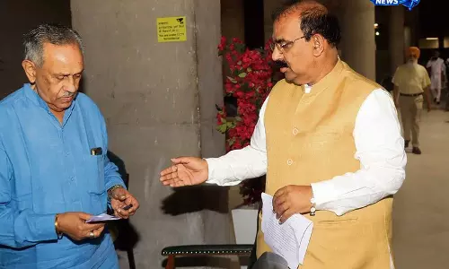 BJP विधायक अश्विनी शर्मा की टिप्पणी पर विधानसभा में हंगामा, बाद में दी सफाई BJP विधायक अश्विनी शर्मा की टिप्पणी पर विधानसभा में हंगामा, बाद में दी सफाई