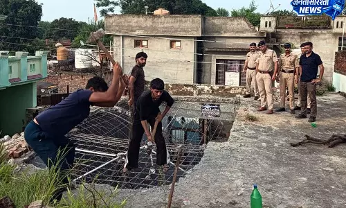 नूरपुर में ड्रग तस्करी आरोपी के अवैध कब्जे पर कार्रवाई, सरकारी जमीन पर बना मकान गिराया नूरपुर में ड्रग तस्करी आरोपी के अवैध कब्जे पर कार्रवाई, सरकारी जमीन पर बना मकान गिराया