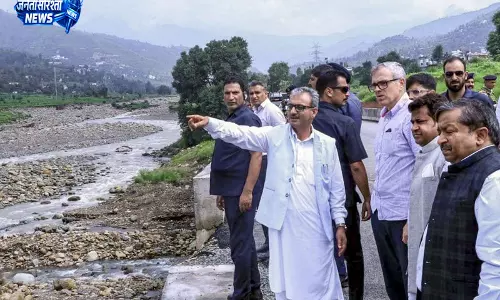 नदी-नालों के बहाव क्षेत्र में नहीं होगी निर्माण की अनुमति: CM नदी-नालों के बहाव क्षेत्र में नहीं होगी निर्माण की अनुमति: CM