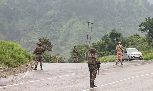 रामबन में सुरक्षा चौकी से SUV भागी, पुलिस ने चलाई गोली; जांच जारी