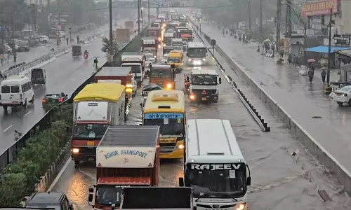 भारी बारिश के बीच गुरुग्राम ने संभाले हालात, MCG कमिश्नर प्रदीप दहिया का हुआ तबादला भारी बारिश के बीच गुरुग्राम ने संभाले हालात, MCG कमिश्नर प्रदीप दहिया का हुआ तबादला