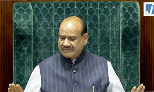 विपक्ष के हंगामे पर स्पीकर ओम बिरला बोले- महात्मा गांधी से लें प्रेरणा, लोकसभा की कार्यवाही दोपहर 12 बजे तक स्थगित विपक्ष के हंगामे पर स्पीकर ओम बिरला बोले- महात्मा गांधी से लें प्रेरणा, लोकसभा की कार्यवाही दोपहर 12 बजे तक स्थगित