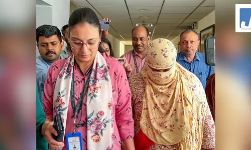 CBI चार्जशीट में दावा: निगरानी की कमी बनी NEET पेपर लीक की वजह, विशेषज्ञों की जांच और तलाशी नहीं हुई CBI चार्जशीट में दावा: निगरानी की कमी बनी NEET पेपर लीक की वजह, विशेषज्ञों की जांच और तलाशी नहीं हुई