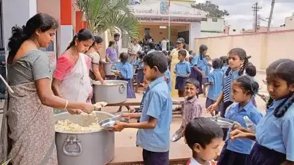 Kolkata: सरकारी स्कूलों में मिड-डे मील की होगी औचक जांच, फर्जी नामों पर कार्रवाई Kolkata: सरकारी स्कूलों में मिड-डे मील की होगी औचक जांच, फर्जी नामों पर कार्रवाई