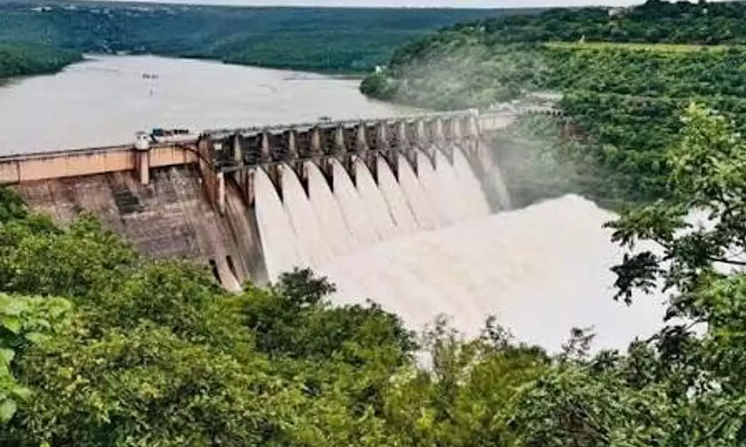 Andhra: श्रीशैलम जलाशय पूर्ण क्षमता की ओर बढ़ रहा है Andhra: श्रीशैलम जलाशय पूर्ण क्षमता की ओर बढ़ रहा है