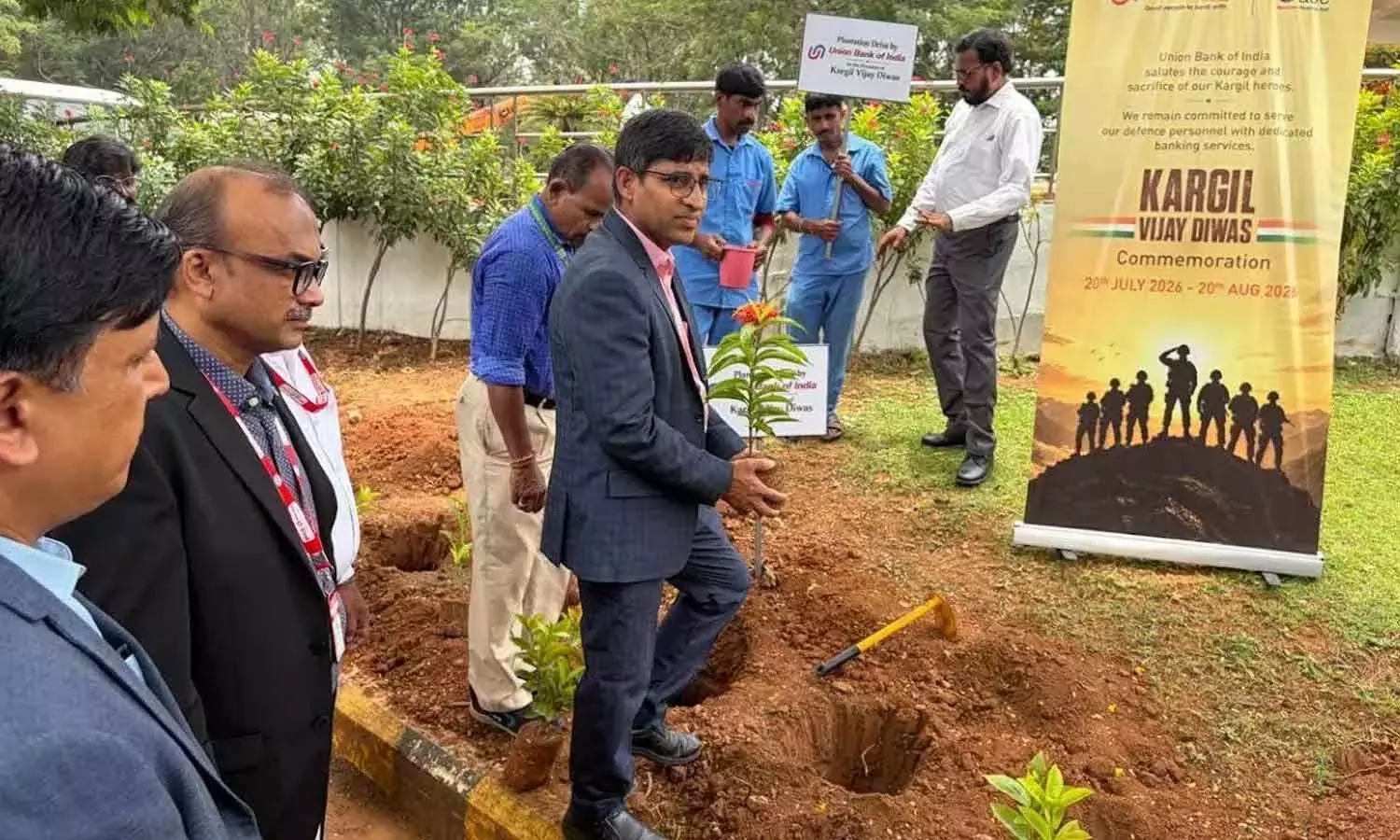 Andhra: यूनियन बैंक ऑफ इंडिया ने वृक्षारोपण अभियान का आयोजन किया Andhra: यूनियन बैंक ऑफ इंडिया ने वृक्षारोपण अभियान का आयोजन किया