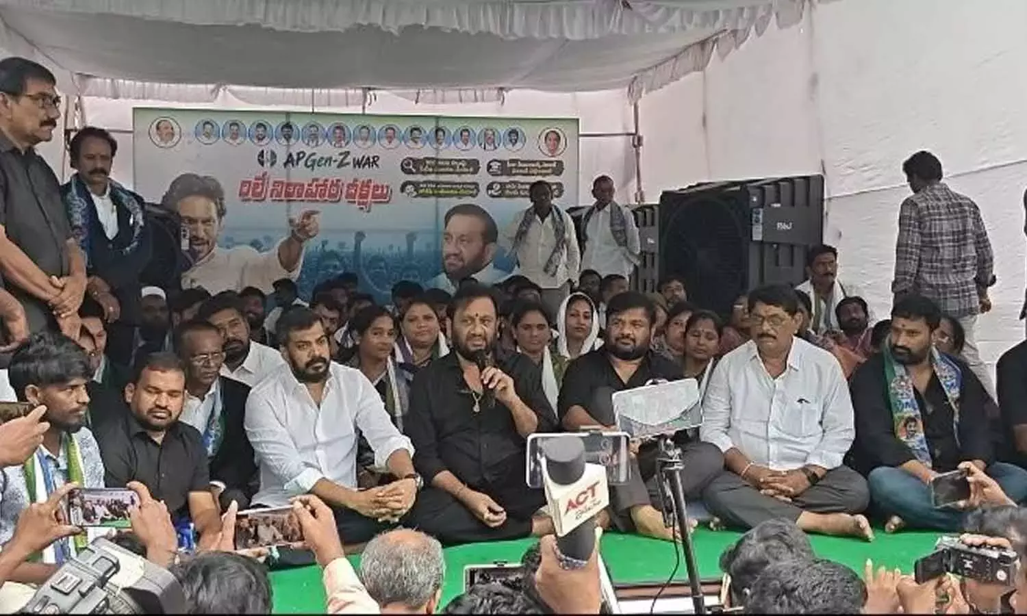YSRCP ने मेगा डीएससी घोटाले पर विरोध तेज किया YSRCP ने मेगा डीएससी घोटाले पर विरोध तेज किया