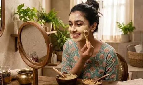 Oily Skin Face Pack: ऑयली स्किन के लिए 3 होममेड फेस पैक, बनाने और लगाने का सही तरीका Oily Skin Face Pack: ऑयली स्किन के लिए 3 होममेड फेस पैक, बनाने और लगाने का सही तरीका