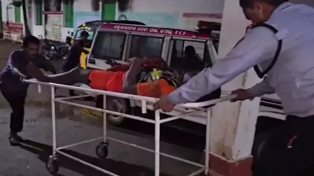 खोरधा में NH-16 पर बाइक की टक्कर से दो बोल बम श्रद्धालु गंभीर रूप से घायल खोरधा में NH-16 पर बाइक की टक्कर से दो बोल बम श्रद्धालु गंभीर रूप से घायल