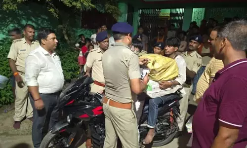 कुरकुरे के पैकेटों में छिपाकर ले जा रहे 31 किलो गांजे के साथ दो तस्कर गिरफ्तार कुरकुरे के पैकेटों में छिपाकर ले जा रहे 31 किलो गांजे के साथ दो तस्कर गिरफ्तार