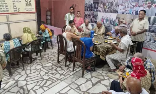 शिवचरण गुप्ता की रस्में समाजसेवी निभाएंगे, बेटियों ने बनाई दूरी शिवचरण गुप्ता की रस्में समाजसेवी निभाएंगे, बेटियों ने बनाई दूरी