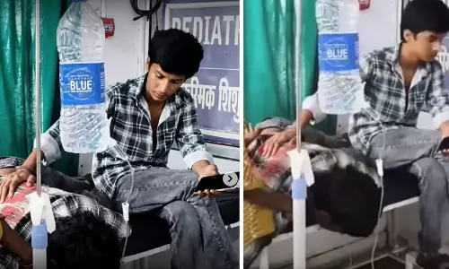 मिनरल वॉटर बोतल से इलाज का वीडियो वायरल मिनरल वॉटर बोतल से इलाज का वीडियो वायरल