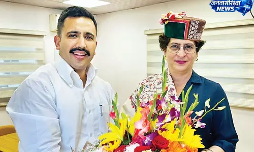 प्रियंका गांधी से मिले विक्रमादित्य सिंह, हिमाचल आने का दिया न्योता प्रियंका गांधी से मिले विक्रमादित्य सिंह, हिमाचल आने का दिया न्योता