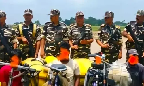 सीमा पर एसएसबी की कार्रवाई, भारतीय खाद की तस्करी करते चार नेपाली तस्कर गिरफ्तार सीमा पर एसएसबी की कार्रवाई, भारतीय खाद की तस्करी करते चार नेपाली तस्कर गिरफ्तार