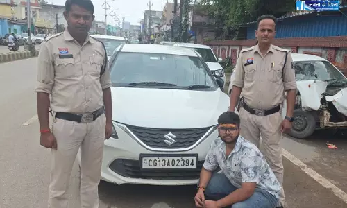 पेट्रोल पंप पर फर्जी ऑनलाइन पेमेंट दिखाकर ठगी, बलेनो कार के साथ युवक गिरफ्तार पेट्रोल पंप पर फर्जी ऑनलाइन पेमेंट दिखाकर ठगी, बलेनो कार के साथ युवक गिरफ्तार