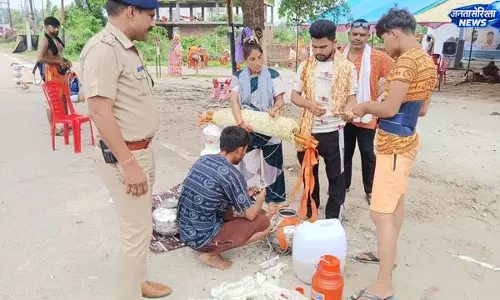 कांवड़ खंडित होने पर हंगामा, पुलिस की सूझबूझ से टला बड़ा विवाद कांवड़ खंडित होने पर हंगामा, पुलिस की सूझबूझ से टला बड़ा विवाद