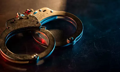 सामाजिक बदनामी के डर में बेटी की हत्या का आरोप, पिता और रिश्तेदार गिरफ्तार सामाजिक बदनामी के डर में बेटी की हत्या का आरोप, पिता और रिश्तेदार गिरफ्तार