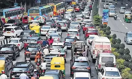 बेंगलुरु ट्रैफिक सुधार के लिए हैदराबाद मॉडल लागू होगा बेंगलुरु ट्रैफिक सुधार के लिए हैदराबाद मॉडल लागू होगा