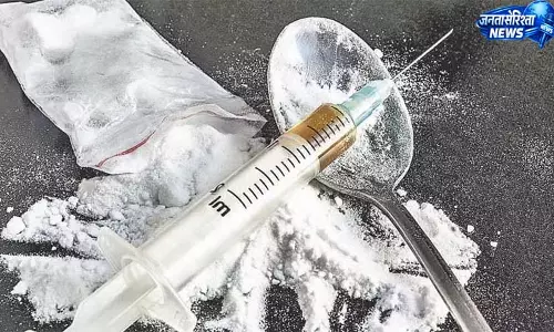 चिट्टे की कमाई पर चला बुलडोजर, नशा तस्करों पर पुलिस का डंडा चिट्टे की कमाई पर चला बुलडोजर, नशा तस्करों पर पुलिस का डंडा