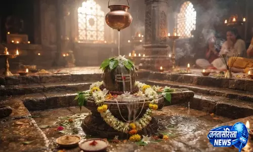 11 अगस्त को सावन शिवरात्रि, भद्रा के बीच कब करें शिवलिंग का जलाभिषेक? 11 अगस्त को सावन शिवरात्रि, भद्रा के बीच कब करें शिवलिंग का जलाभिषेक?