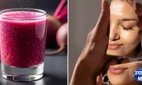 ब्यूटी प्रोडक्ट्स नहीं, ये हेल्दी ड्रिंक बढ़ाएगी चेहरे की चमक और निखार ब्यूटी प्रोडक्ट्स नहीं, ये हेल्दी ड्रिंक बढ़ाएगी चेहरे की चमक और निखार