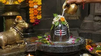सावन के शुक्रवार करें ये आसान उपाय, दूर होगी पैसों की तंगी