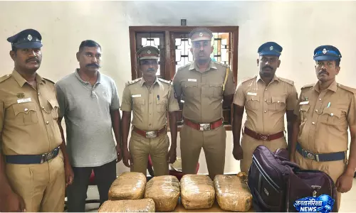 Sri Lanka भेजी जा रही 290 किलो गांजा खेप जब्त, 2 गिरफ्तार Sri Lanka भेजी जा रही 290 किलो गांजा खेप जब्त, 2 गिरफ्तार