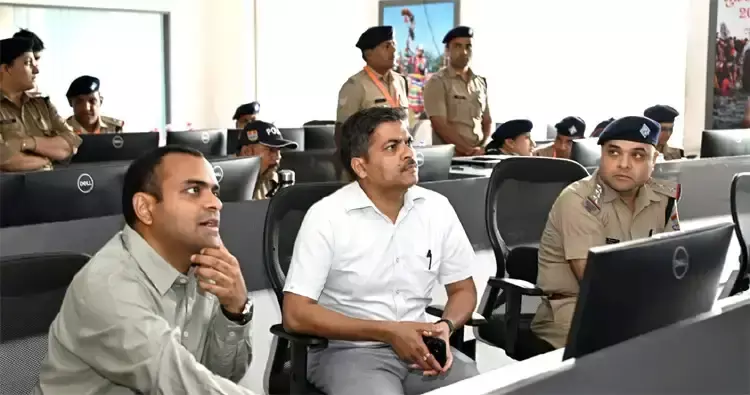 Haridwar: कांवड़ यात्रा व्यवस्थाओं पर डीएम की नजर, सीसीआर में लिया अपडेट Haridwar: कांवड़ यात्रा व्यवस्थाओं पर डीएम की नजर, सीसीआर में लिया अपडेट