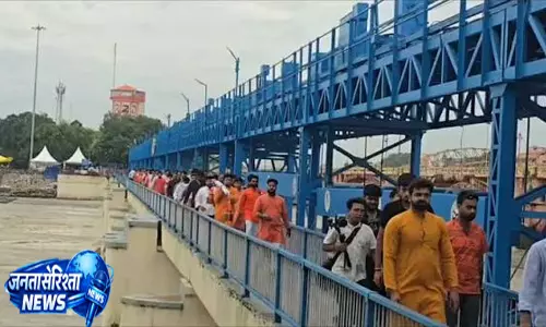 सावन में तेजस्वी सूर्या की कांवड़ यात्रा, हर की पौड़ी से वीरभद्र तक दिखाई आस्था सावन में तेजस्वी सूर्या की कांवड़ यात्रा, हर की पौड़ी से वीरभद्र तक दिखाई आस्था