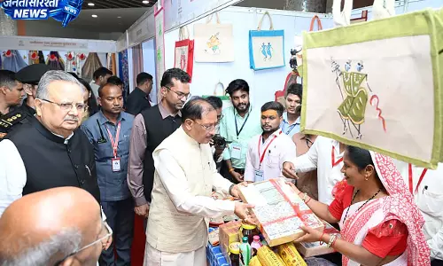 प्रदेश स्तरीय बुनकर सम्मेलन एवं स्वदेशी प्रदर्शनी में शामिल हुए मुख्यमंत्री विष्णुदेव साय