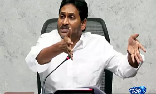 DSC-2025 भूख हड़ताल पर बवाल, YSRCP ने सरकार को घेरा DSC-2025 भूख हड़ताल पर बवाल, YSRCP ने सरकार को घेरा