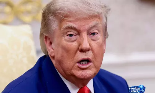 व्हाइट हाउस का दावा है कि Trump प्रशासन ने 30 लाख से ज़्यादा बिना दस्तावेज़ वाले प्रवासियों को देश से निकाला व्हाइट हाउस का दावा है कि Trump प्रशासन ने 30 लाख से ज़्यादा बिना दस्तावेज़ वाले प्रवासियों को देश से निकाला