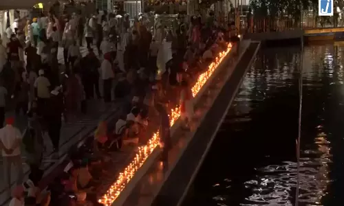 गुरु हरकृष्ण साहिब जी के प्रकाश पर्व पर स्वर्ण मंदिर जगमगाया