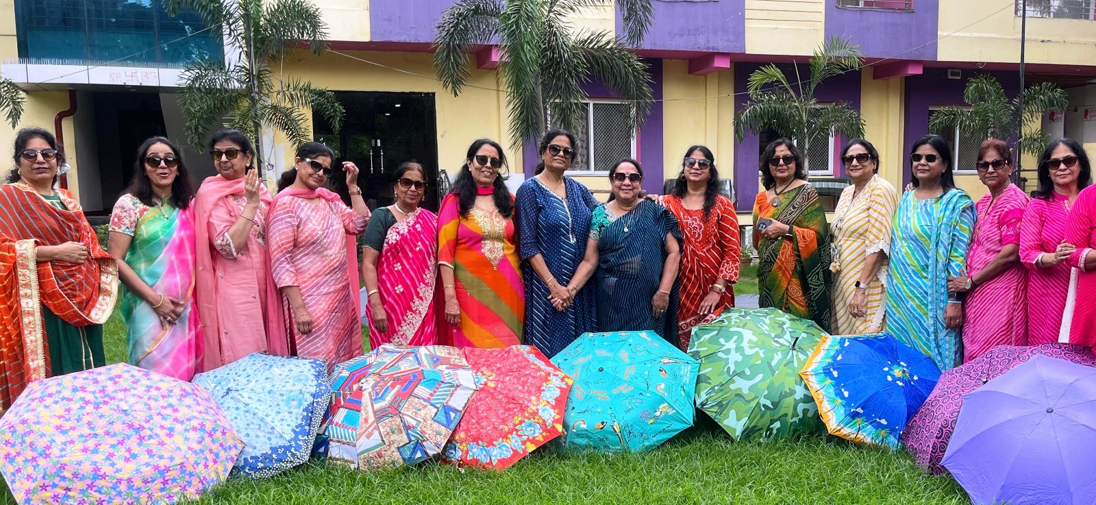 लहरिया के रंगों में सजा सावन, उड़ान क्लब की सदस्याओं ने मनाया लहरिया उत्सव