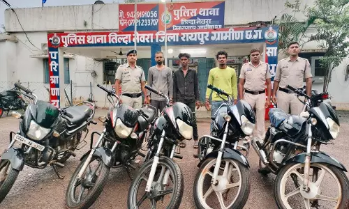 रायपुर ग्रामीण पुलिस की बड़ी कार्रवाई, बाइक चोरी गिरोह का खुलासा, 3 आरोपी गिरफ्तार रायपुर ग्रामीण पुलिस की बड़ी कार्रवाई, बाइक चोरी गिरोह का खुलासा, 3 आरोपी गिरफ्तार
