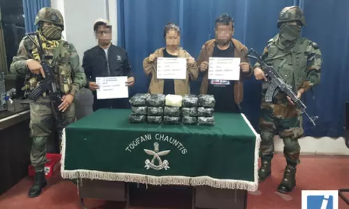 एंबुलेंस से हो रही थी 45 करोड़ की ड्रग्स तस्करी महिला समेत 3 गिरफ्तार एंबुलेंस से हो रही थी 45 करोड़ की ड्रग्स तस्करी महिला समेत 3 गिरफ्तार