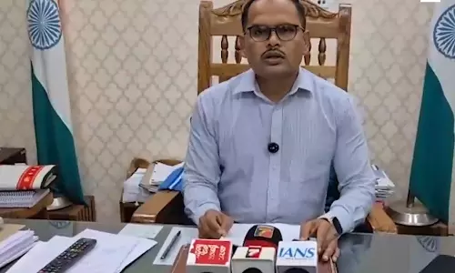 हाथियों को परेशान कर वीडियो बनाने वालों पर सख्ती हाथियों को परेशान कर वीडियो बनाने वालों पर सख्ती
