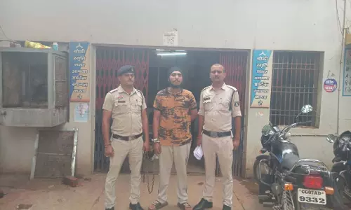 दुर्ग पुलिस का नशे पर बड़ा प्रहार, 15 ग्राम चिट्टा-हेरोइन के साथ युवक गिरफ्तार दुर्ग पुलिस का नशे पर बड़ा प्रहार, 15 ग्राम चिट्टा-हेरोइन के साथ युवक गिरफ्तार