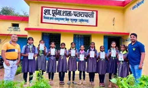 ऑपरेशन सिपाही - रक्षा सूत्र के तहत विद्यार्थियों ने बनाई राखियां ऑपरेशन सिपाही - रक्षा सूत्र के तहत विद्यार्थियों ने बनाई राखियां