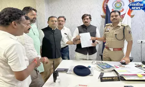 सावन में देवताओं पर अभद्र टिप्पणी से बवाल, FIR की मांग को लेकर थाने पहुंचे BJP नेता सावन में देवताओं पर अभद्र टिप्पणी से बवाल, FIR की मांग को लेकर थाने पहुंचे BJP नेता