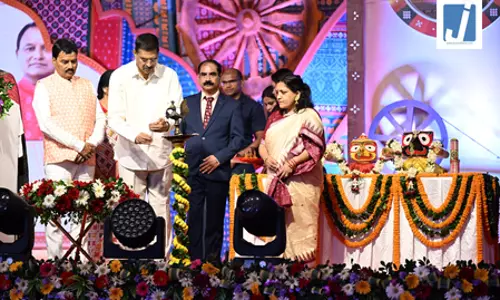 ओडिशा के गवर्नर कम्भमपति ने बुनकरों की मदद के लिए हर हफ्ते हैंडलूम इस्तेमाल की अपील की ओडिशा के गवर्नर कम्भमपति ने बुनकरों की मदद के लिए हर हफ्ते हैंडलूम इस्तेमाल की अपील की