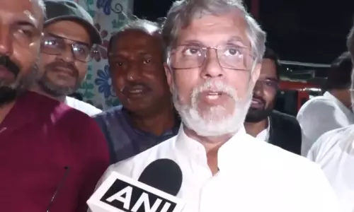 प्रयागराज में पवन खेड़ा का केंद्र पर हमला