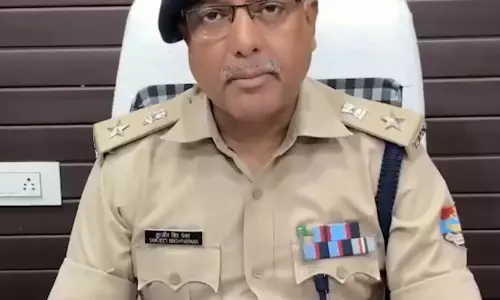 एसआईटी ने तीसरे आरोपी को किया गिरफ्तार, घर से चांदी-जेवर और नकदी बरामद एसआईटी ने तीसरे आरोपी को किया गिरफ्तार, घर से चांदी-जेवर और नकदी बरामद