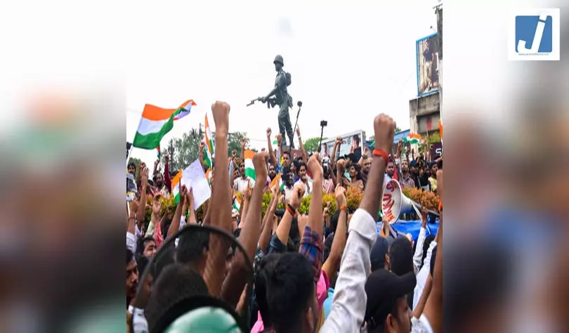 झारखंड में छात्र जेपीएससी और जेएसएससी भर्ती विवाद के विरोध में विधानसभा तक करेंगे मार्च झारखंड में छात्र जेपीएससी और जेएसएससी भर्ती विवाद के विरोध में विधानसभा तक करेंगे मार्च