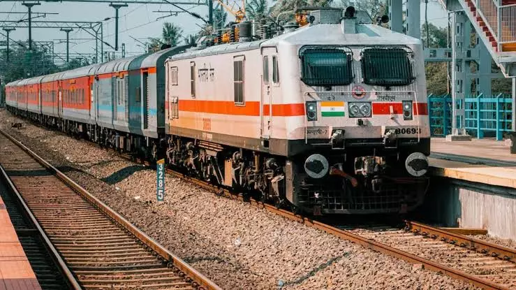 Kharagpur: रेल यात्रियों के लिए राहत, सात ट्रेनों में अस्थायी कोच की सुविधा Kharagpur: रेल यात्रियों के लिए राहत, सात ट्रेनों में अस्थायी कोच की सुविधा