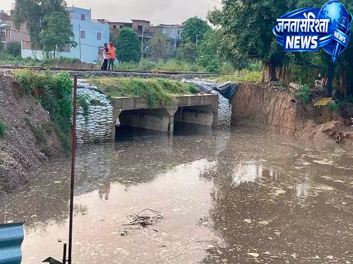 जालंधर दोमोरिया पुल में जलभराव, 50 लाख के वाटर हार्वेस्टिंग प्रोजेक्ट का काम रुका जालंधर दोमोरिया पुल में जलभराव, 50 लाख के वाटर हार्वेस्टिंग प्रोजेक्ट का काम रुका